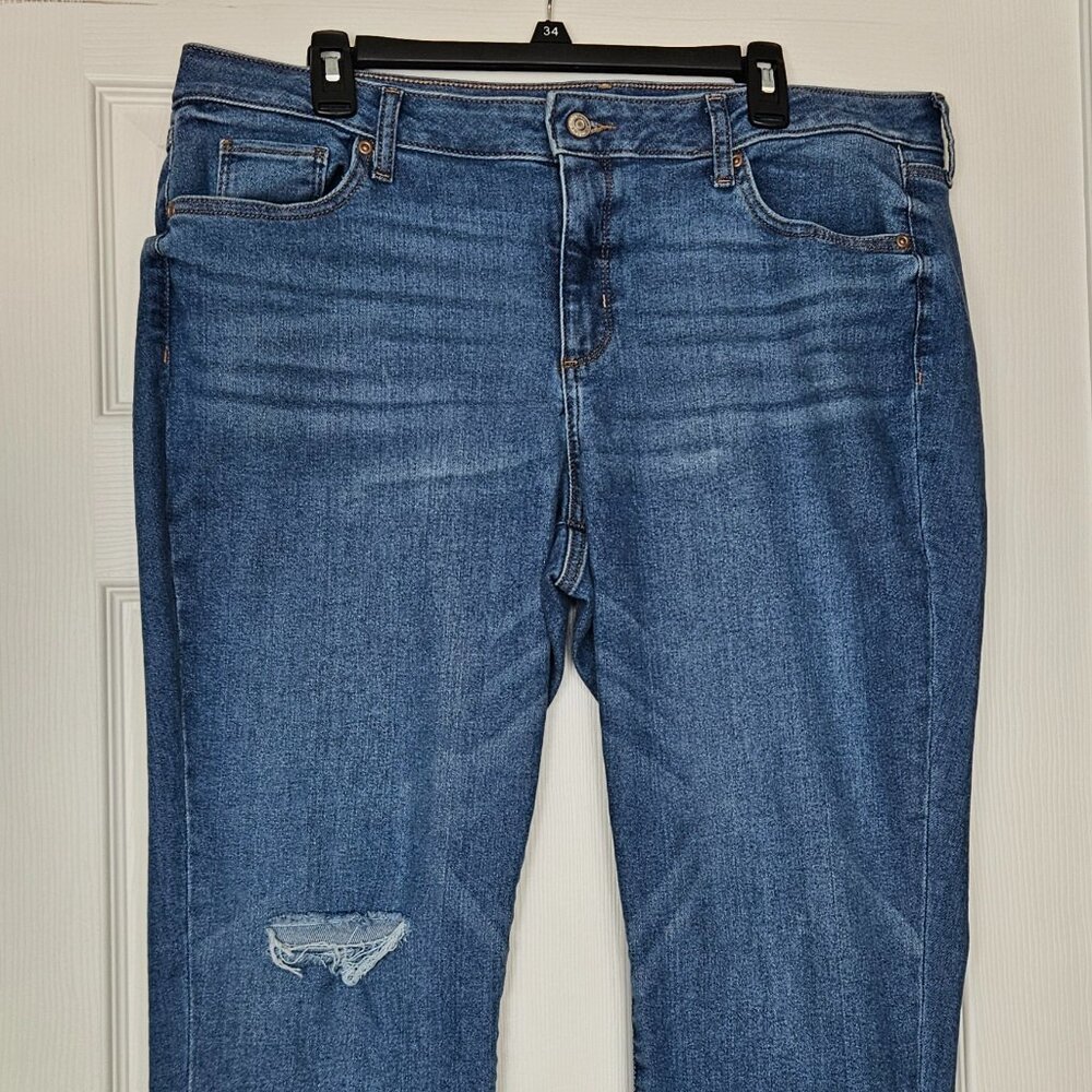 Sonoma Capri Jeans Women’s Size 18 Blue Denim Distressed Knee